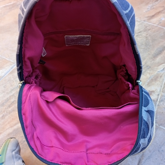 Coach Poppy Signature Navy and Light Gray Patterned Backpack - Picture 8 of 16